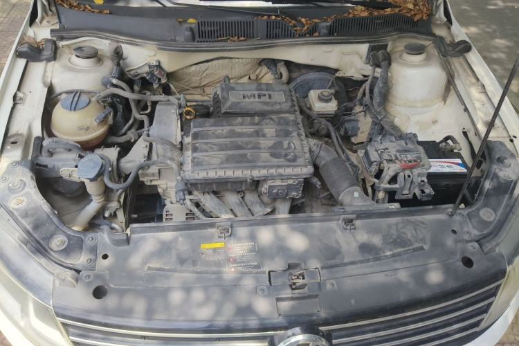 Used Volkswagen Lavida 2015 1.6L Automatic Fashion Edition Engine Bay