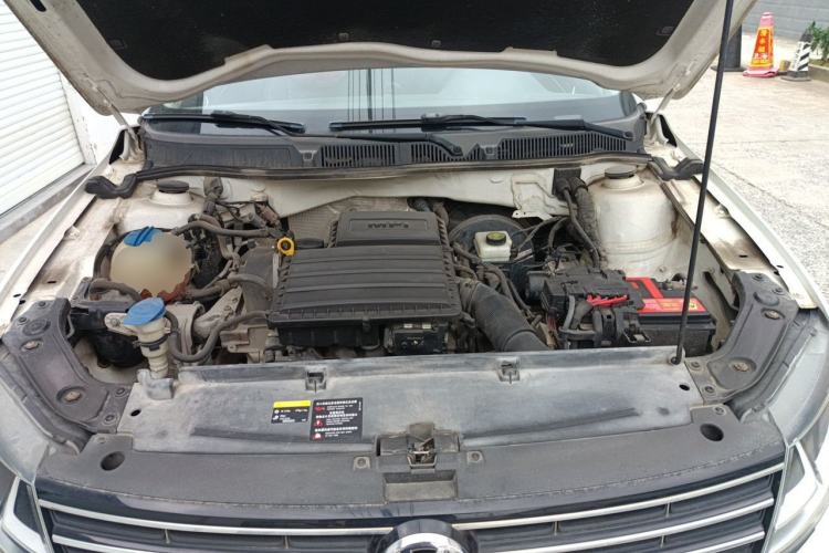 Used Volkswagen Lavida 2015 1.6L Automatic Comfort Edition Engine Bay