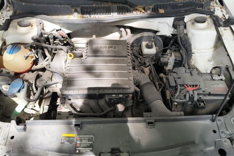 Used Volkswagen Lavida 2015 1.6L Automatic Comfort Edition Engine Bay