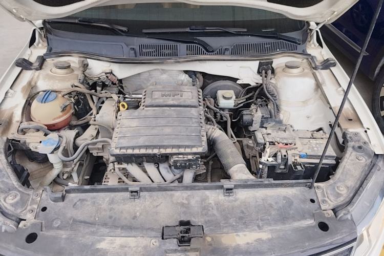 Used Volkswagen Lavida 2015 1.6L Manual Fashion Edition Engine Bay