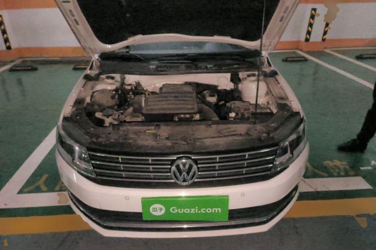 Used Volkswagen Lavida 2015 1.6L Manual Comfort Edition Engine Bay