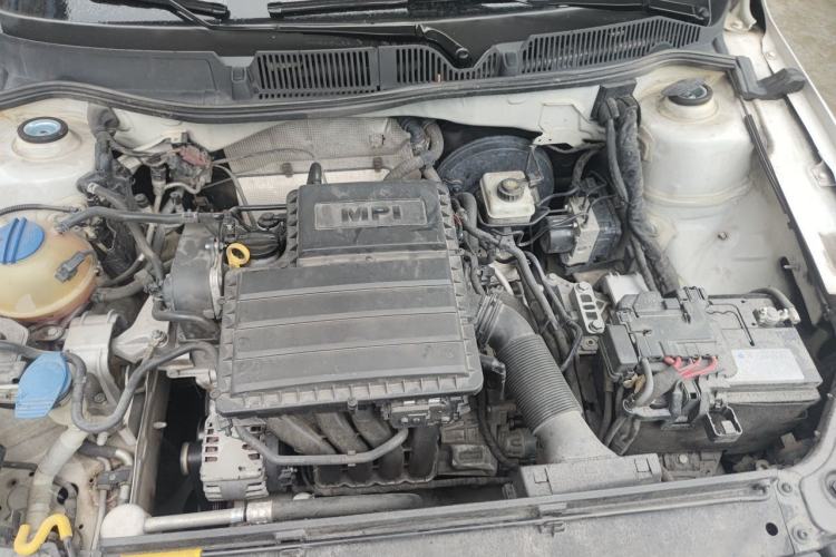 Used Volkswagen Lavida 2015 1.6L Automatic Comfort Edition Engine Bay