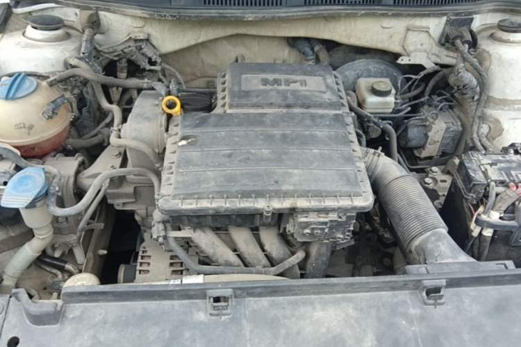 Used Volkswagen Lavida 2015 1.6L Manual Comfort Edition Engine Bay