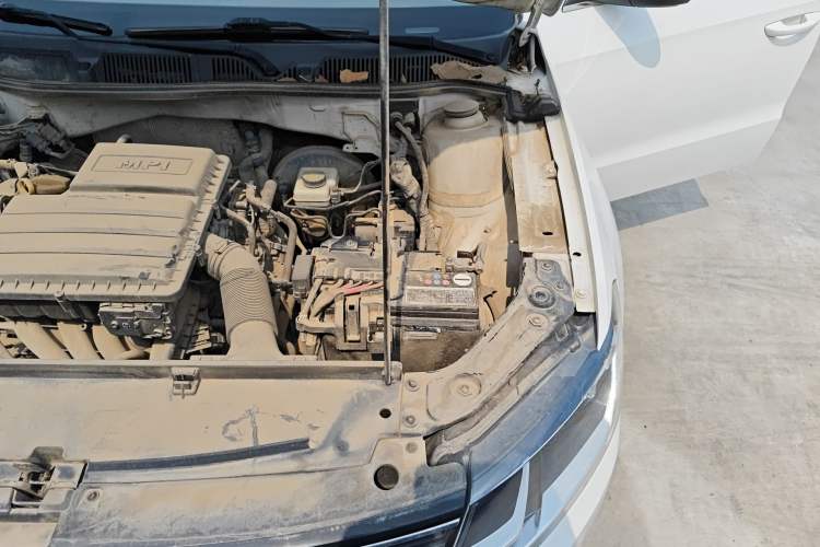 Used Volkswagen Lavida 2015 1.6L Manual Comfort Edition Engine Bay Left