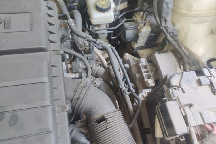 Used Volkswagen Lavida 2015 1.6L Automatic Comfort Edition Engine Bay Left