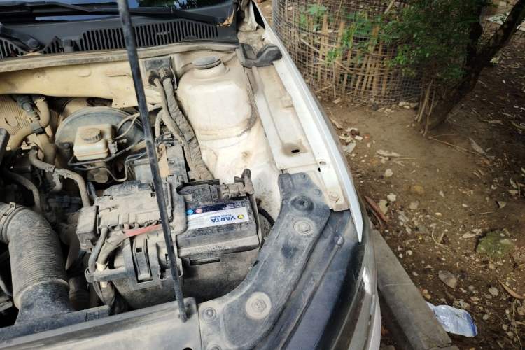 Used Volkswagen Lavida 2015 1.6L Automatic Comfort Edition Engine Bay Left