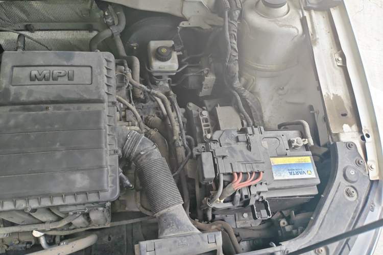 Used Volkswagen Lavida 2015 1.6L Automatic Comfort Edition Engine Bay Left