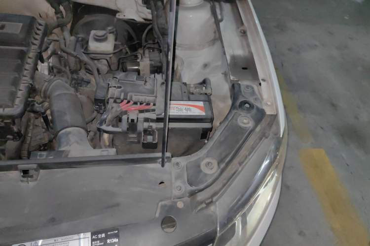 Used Volkswagen Lavida 2015 1.6L Automatic Comfort Edition Engine Bay Left