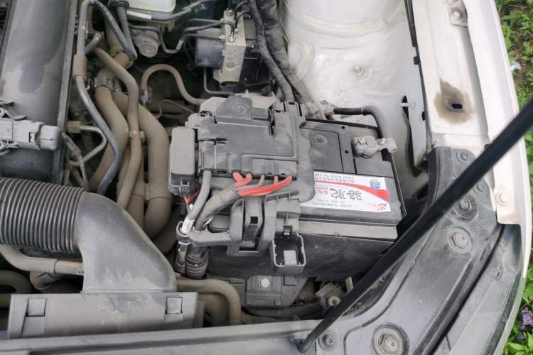 Used Volkswagen Lavida 2015 230TSI Manual Comfort Edition Engine Bay Left