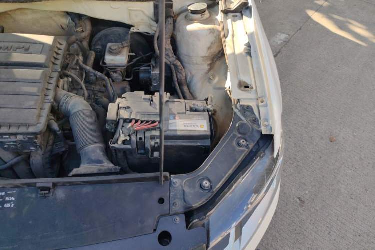 Used Volkswagen Lavida 2015 1.6L Automatic Comfort Edition Engine Bay Left