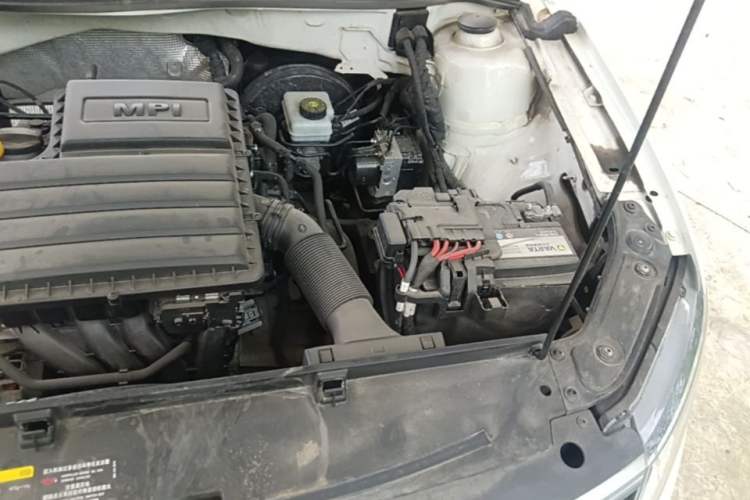 Used Volkswagen Lavida 2015 1.6L Manual Comfort Edition Engine Bay Left