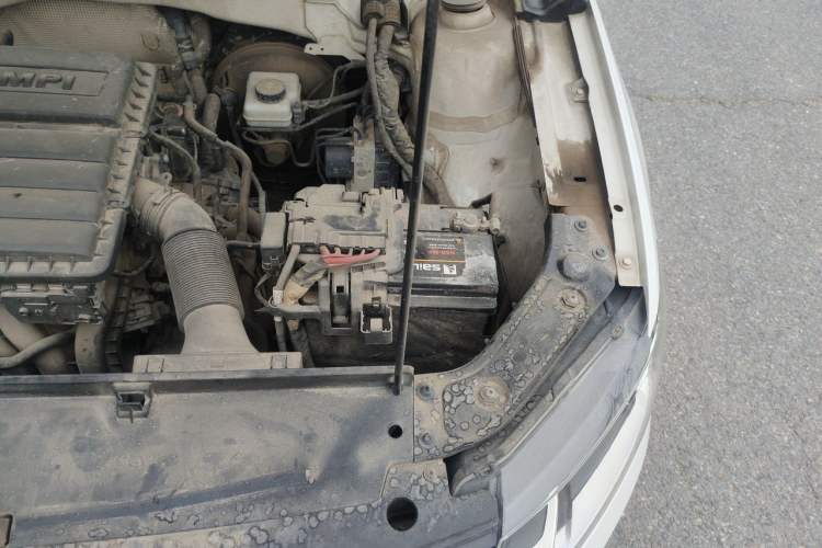 Used Volkswagen Lavida 2015 1.6L Manual Comfort Edition Engine Bay Left
