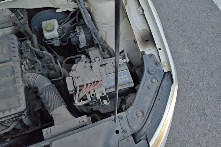 Used Volkswagen Lavida 2015 1.6L Manual Fashion Edition Engine Bay Left