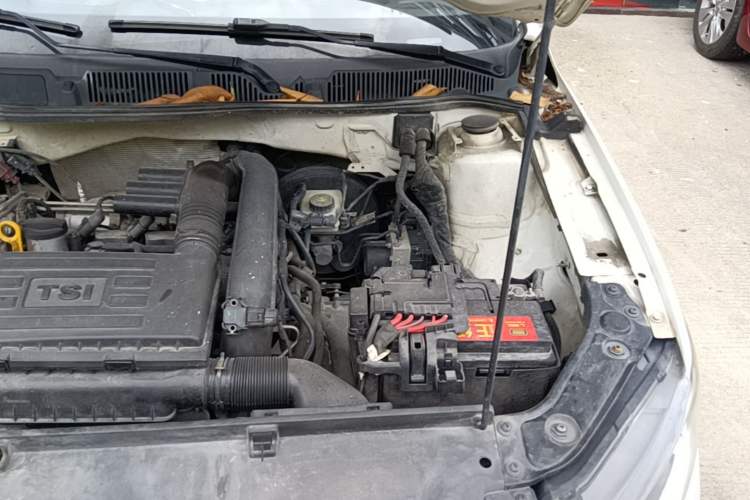 Used Volkswagen Lavida 2015 230TSI DSG Comfort Edition Engine Bay Left