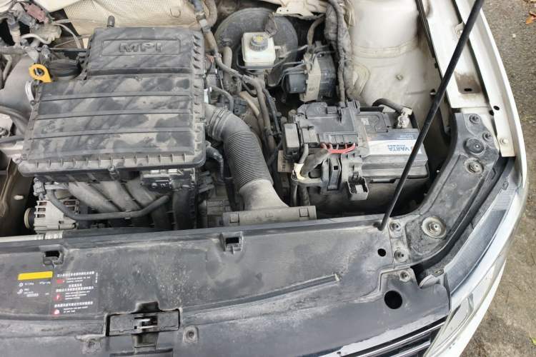 Used Volkswagen Lavida 2015 1.6L Automatic Comfort Edition Engine Bay Left