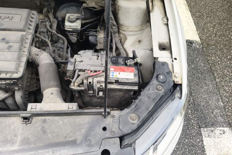 Used Volkswagen Lavida 2015 1.6L Manual Comfort Edition Engine Bay Left