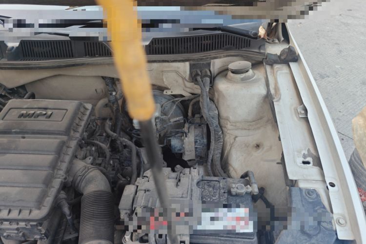 Used Volkswagen Lavida 2015 1.6L Automatic Fashion Edition Engine Bay Left