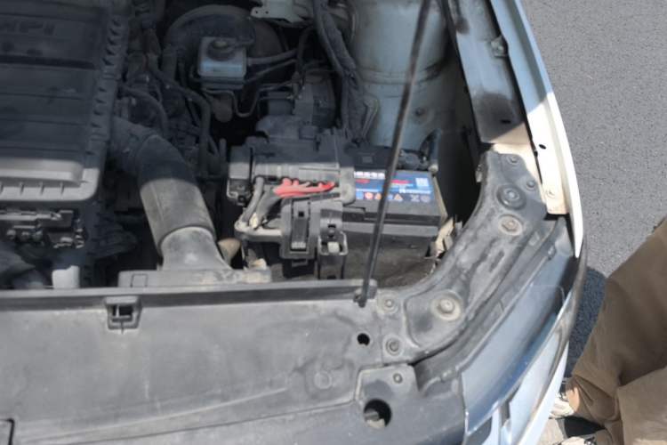 Used Volkswagen Lavida 2015 1.6L Manual Comfort Edition Engine Bay Left