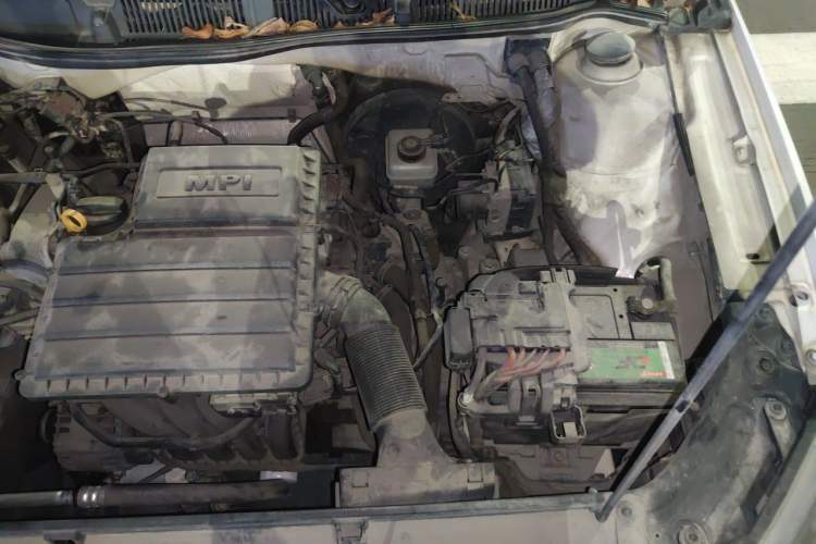 Used Volkswagen Lavida 2015 1.6L Automatic Comfort Edition Engine Bay Left
