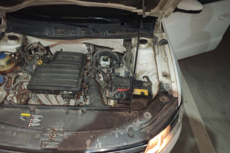 Used Volkswagen Lavida 2015 1.6L Automatic Comfort Edition Engine Bay Left