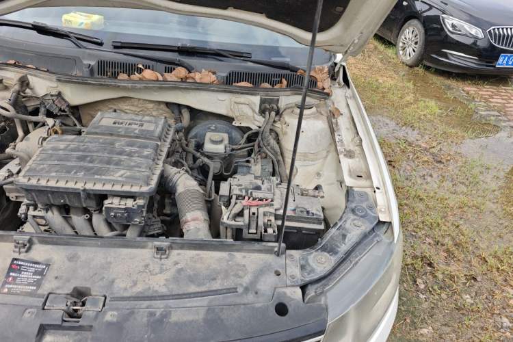 Used Volkswagen Lavida 2015 1.6L Manual Fashion Edition Engine Bay Left