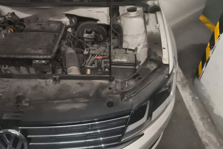Used Volkswagen Lavida 2015 1.6L Automatic Comfort Edition Engine Bay Left
