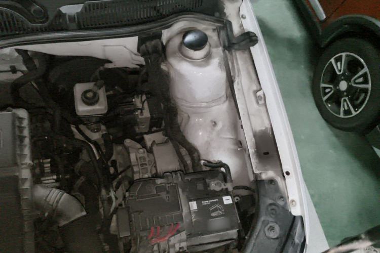 Used Volkswagen Lavida 2015 1.6L Automatic Comfort Edition Engine Bay Left
