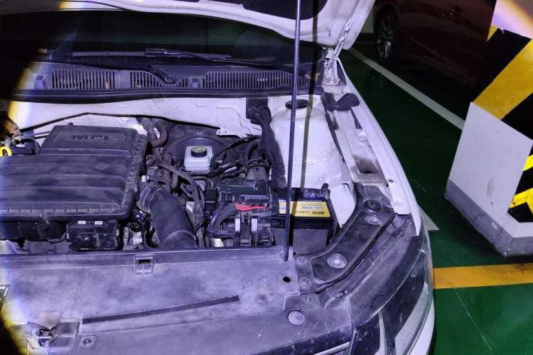 Used Volkswagen Lavida 2015 1.6L Automatic Comfort Edition Engine Bay Left