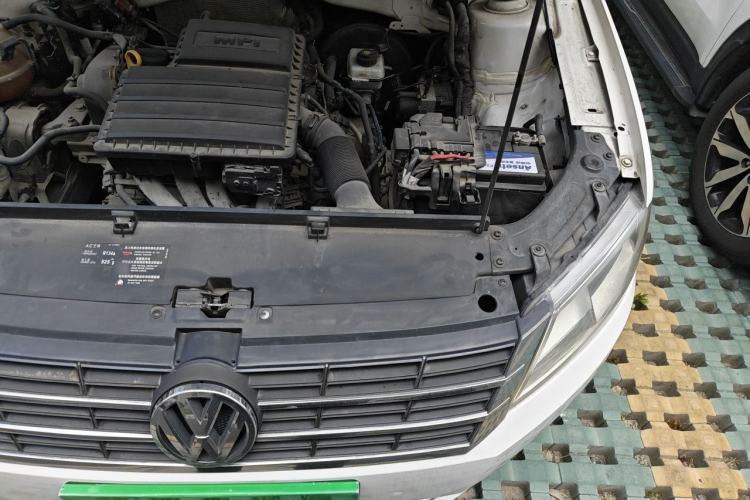 Used Volkswagen Lavida 2015 1.6L Automatic Comfort Edition Engine Bay Left