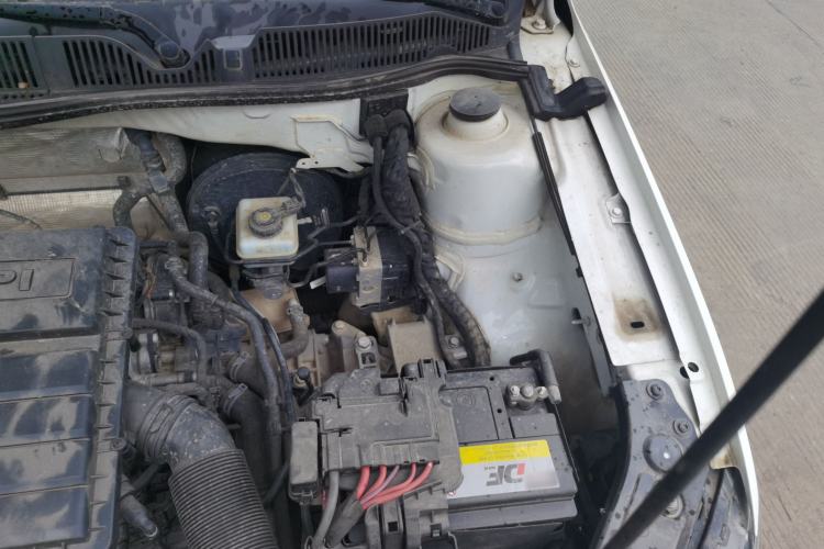 Used Volkswagen Lavida 2015 1.6L Automatic Comfort Edition Engine Bay Left