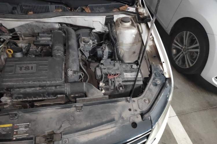 Used Volkswagen Lavida 2015 230TSI DSG Comfort Edition Engine Bay Left