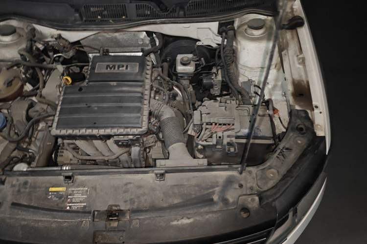 Used Volkswagen Lavida 2015 1.6L Automatic Comfort Edition Engine Bay Left