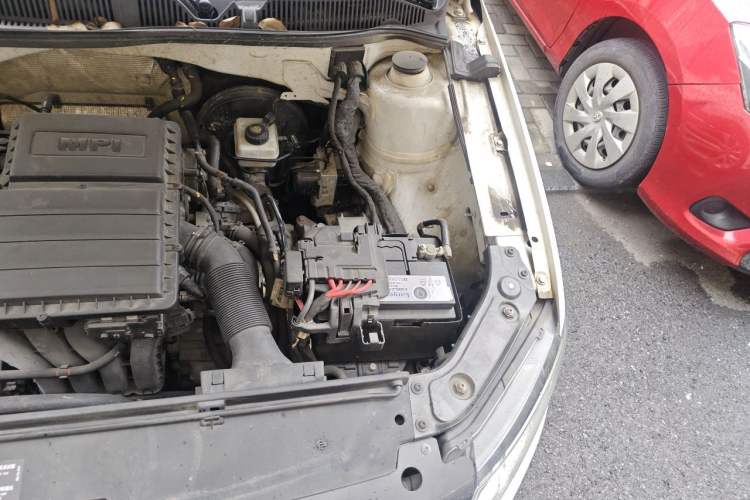 Used Volkswagen Lavida 2015 1.6L Automatic Comfort Edition Engine Bay Left