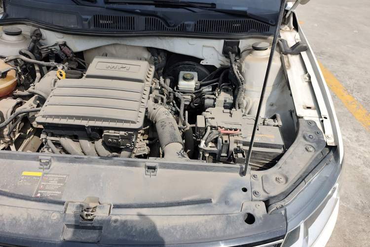 Used Volkswagen Lavida 2015 1.6L Manual Fashion Edition Engine Bay Left