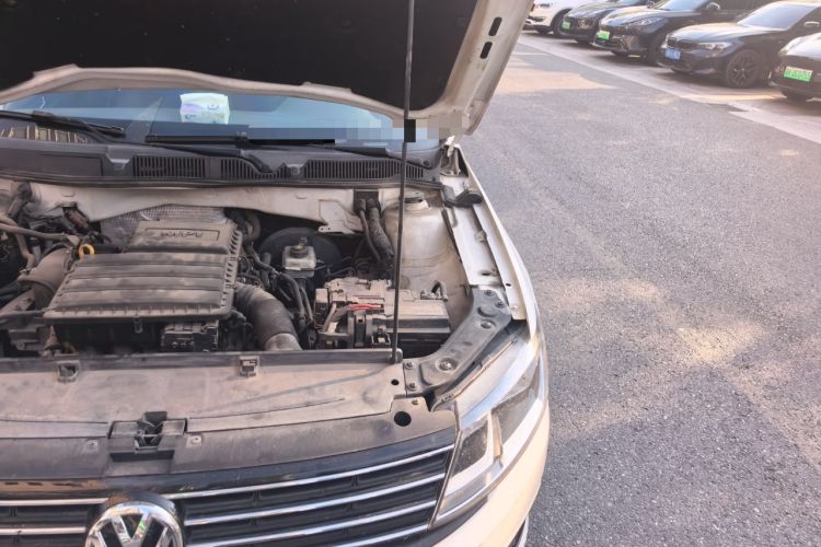 Used Volkswagen Lavida 2015 1.6L Automatic Fashion Edition Engine Bay Left