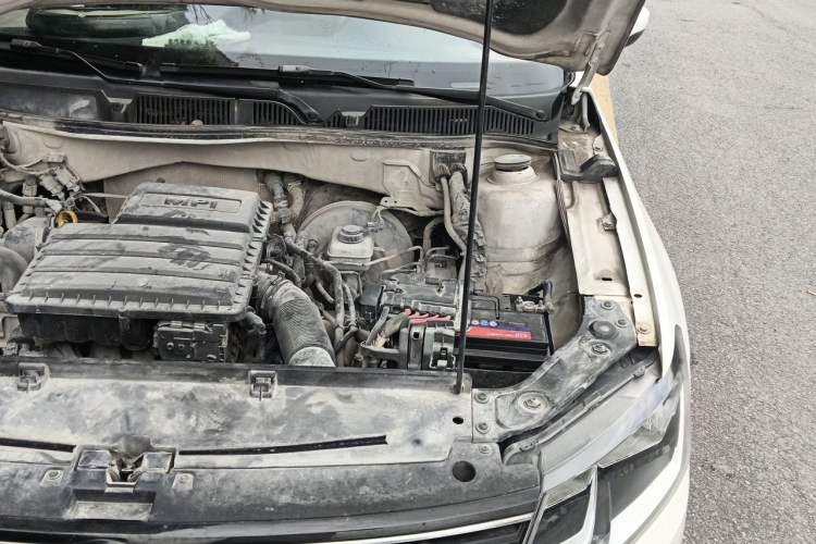 Used Volkswagen Lavida 2015 1.6L Automatic Comfort Edition Engine Bay Left