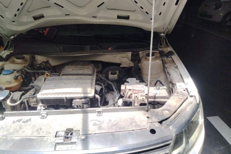Used Volkswagen Lavida 2015 1.6L Automatic Comfort Edition Engine Bay Left