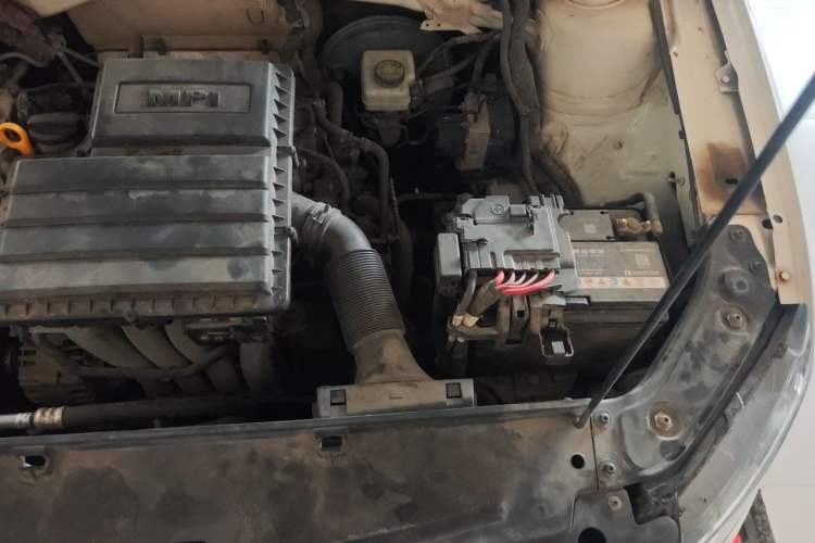 Used Volkswagen Lavida 2015 1.6L Manual Comfort Edition Engine Bay Left