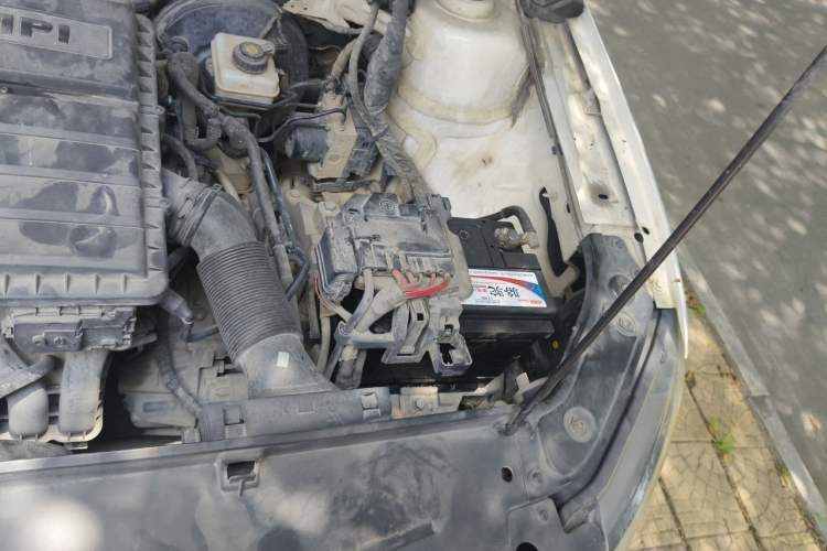 Used Volkswagen Lavida 2015 1.6L Automatic Fashion Edition Engine Bay Left
