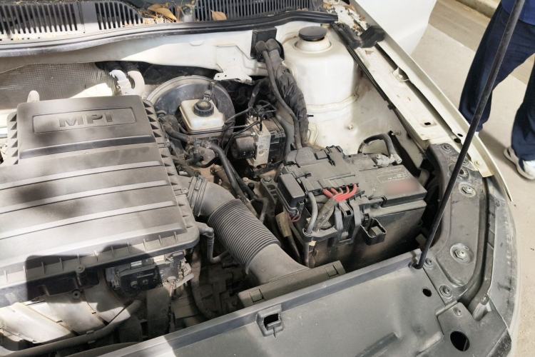Used Volkswagen Lavida 2015 1.6L Automatic Comfort Edition Engine Bay Left