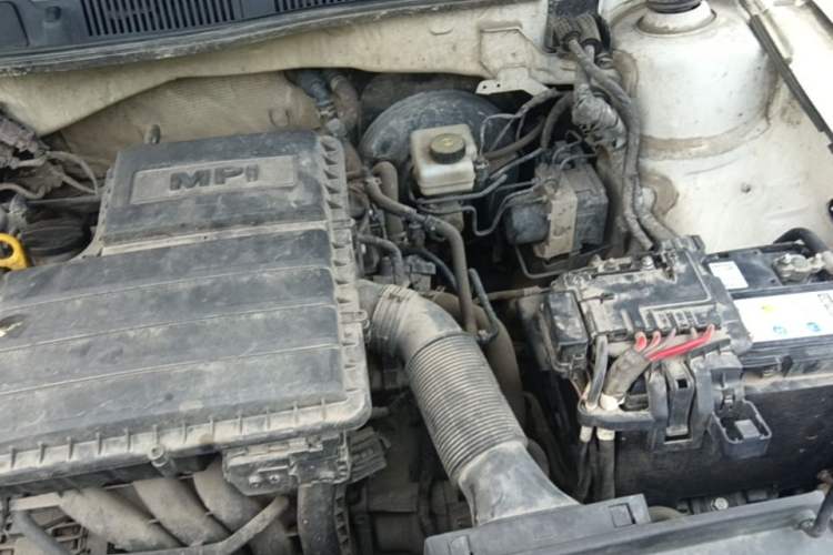 Used Volkswagen Lavida 2015 1.6L Manual Comfort Edition Engine Bay Left