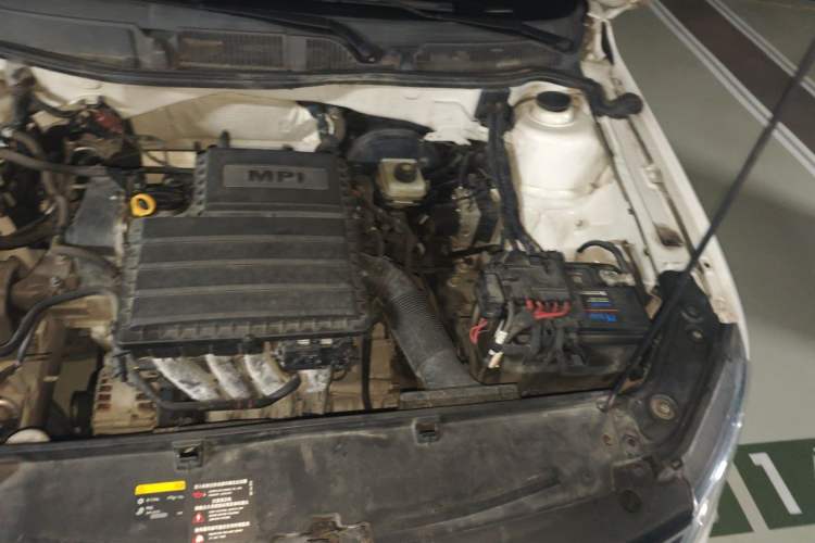 Used Volkswagen Lavida 2015 1.6L Manual Comfort Edition Engine Bay Left