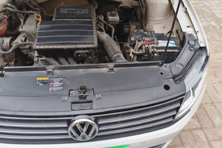 Used Volkswagen Lavida 2015 1.6L Manual Comfort Edition Engine Bay Left