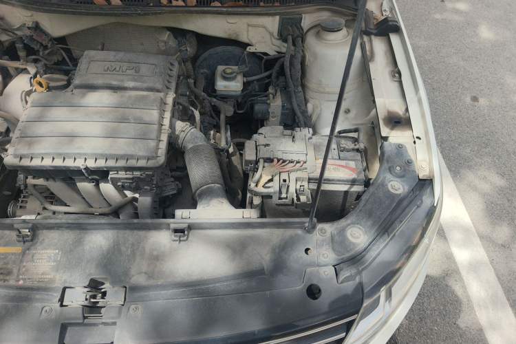 Used Volkswagen Lavida 2015 1.6L Manual Comfort Edition Engine Bay Left