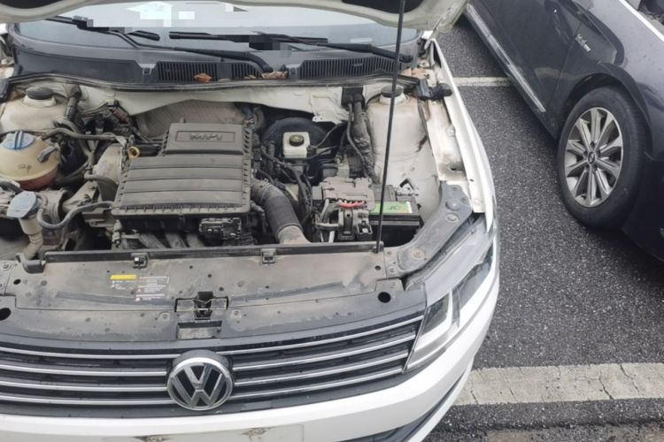 Used Volkswagen Lavida 2015 1.6L Automatic Fashion Edition Engine Bay Left