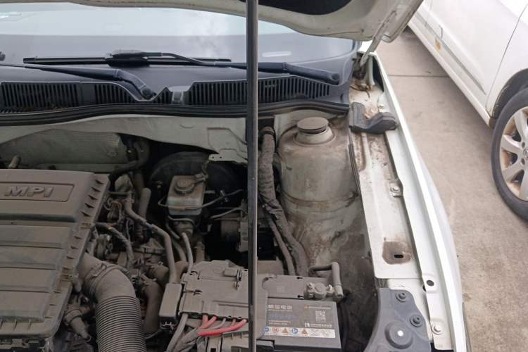 Used Volkswagen Lavida 2015 1.6L Automatic Fashion Edition Engine Bay Left