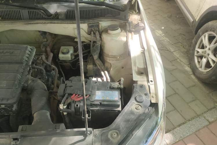 Used Volkswagen Lavida 2015 1.6L Manual Comfort Edition Engine Bay Left