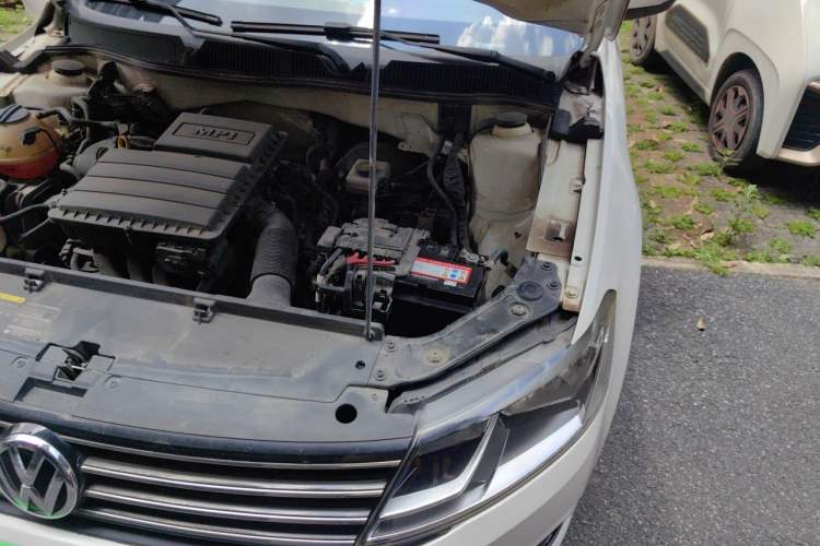 Used Volkswagen Lavida 2015 1.6L Manual Fashion Edition Engine Bay Left