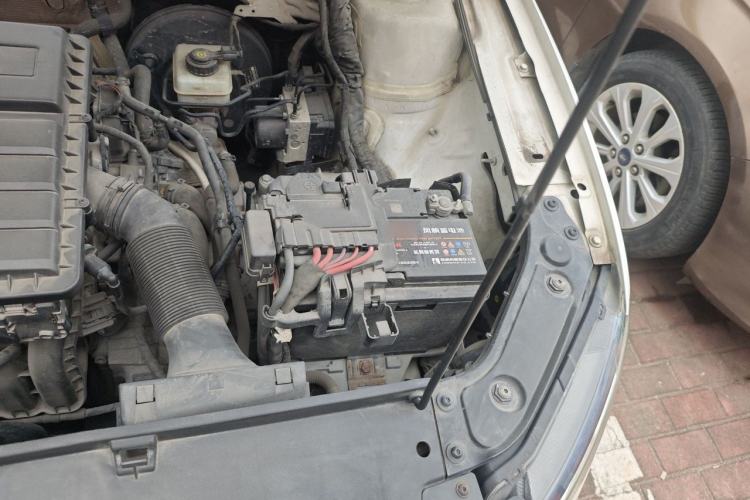 Used Volkswagen Lavida 2015 1.6L Automatic Comfort Edition Engine Bay Left