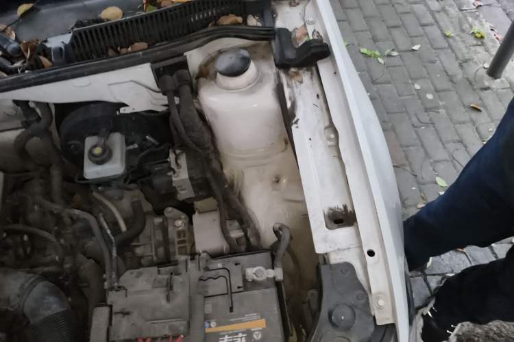 Used Volkswagen Lavida 2015 1.6L Automatic Comfort Edition Engine Bay Left
